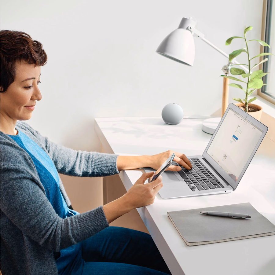 eero Wi-Fi 6 ルーターを内蔵した Alarm Pro ベースステーション