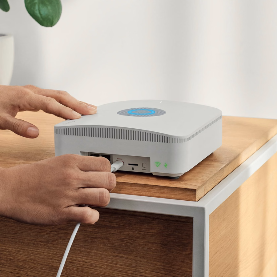 Alarm Pro セキュリティ キット、eero Wi-Fi 6 ルーター内蔵 14 個セット